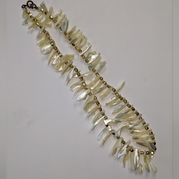 VTG IRIDESCENT SHELL & GOLD TONE SPACER NECKLACE - Picture 10 of 11